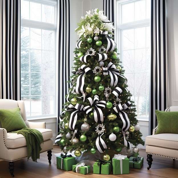 Black and White Christmas Tree Decoration Ideas